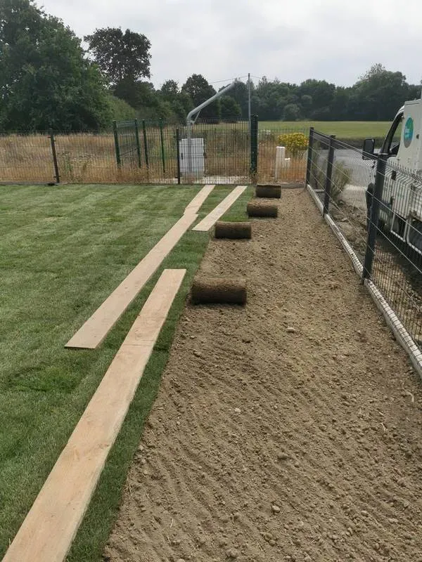 travaux-engazonnement-massifs-saint-malo-anthony-thomas-paysage